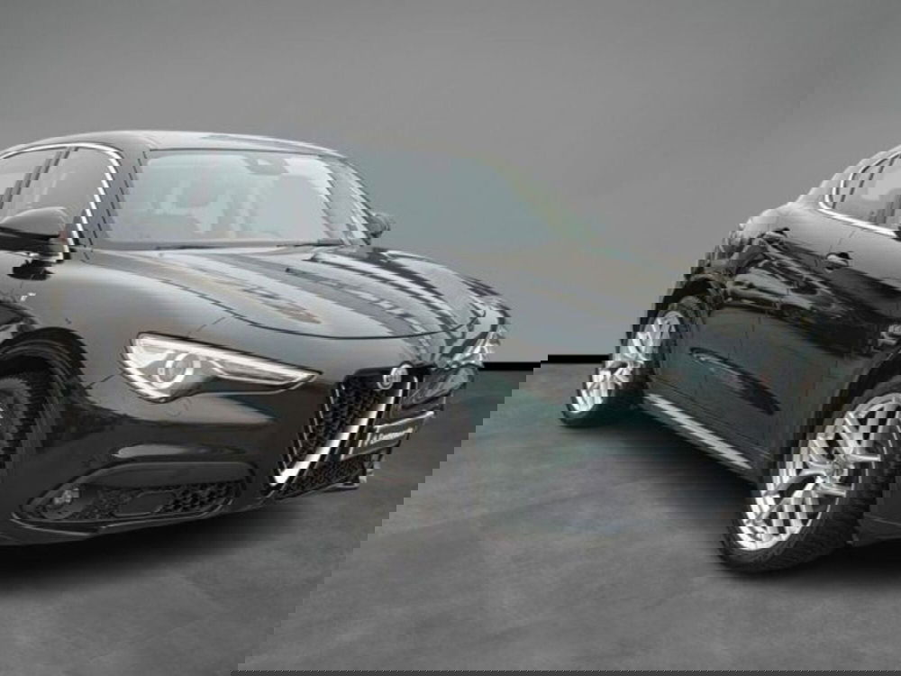 Alfa Romeo Stelvio usata a Lecce (6)