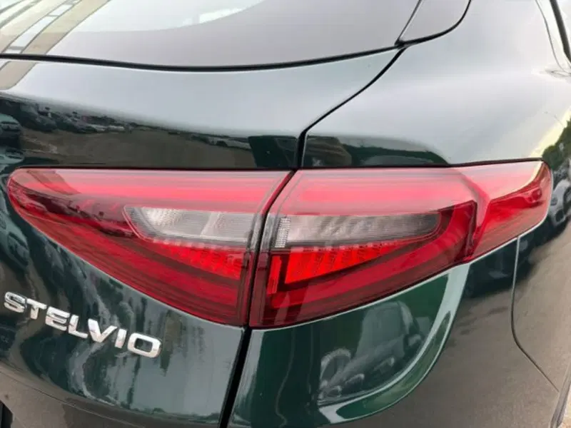 Alfa Romeo Stelvio usata a Lecce (9)