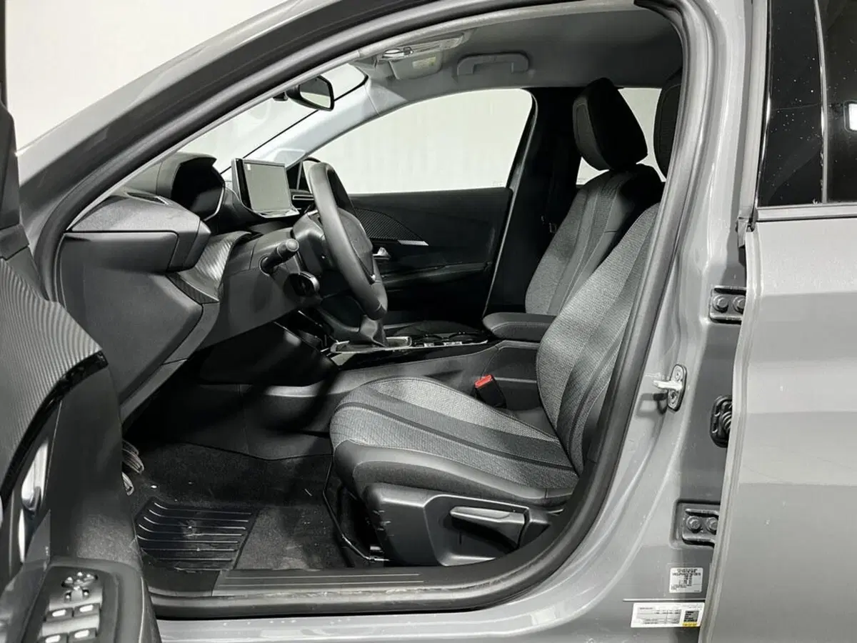 Peugeot 208 nuova a Sondrio (10)