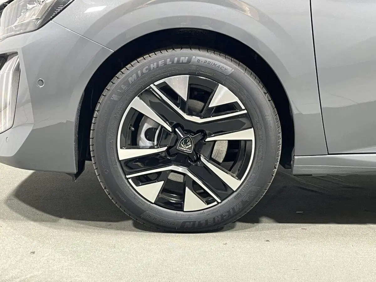 Peugeot 208 nuova a Sondrio (9)
