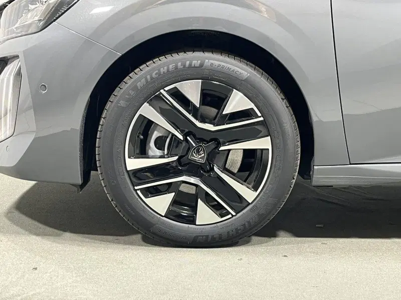 Peugeot 208 nuova a Sondrio (9)