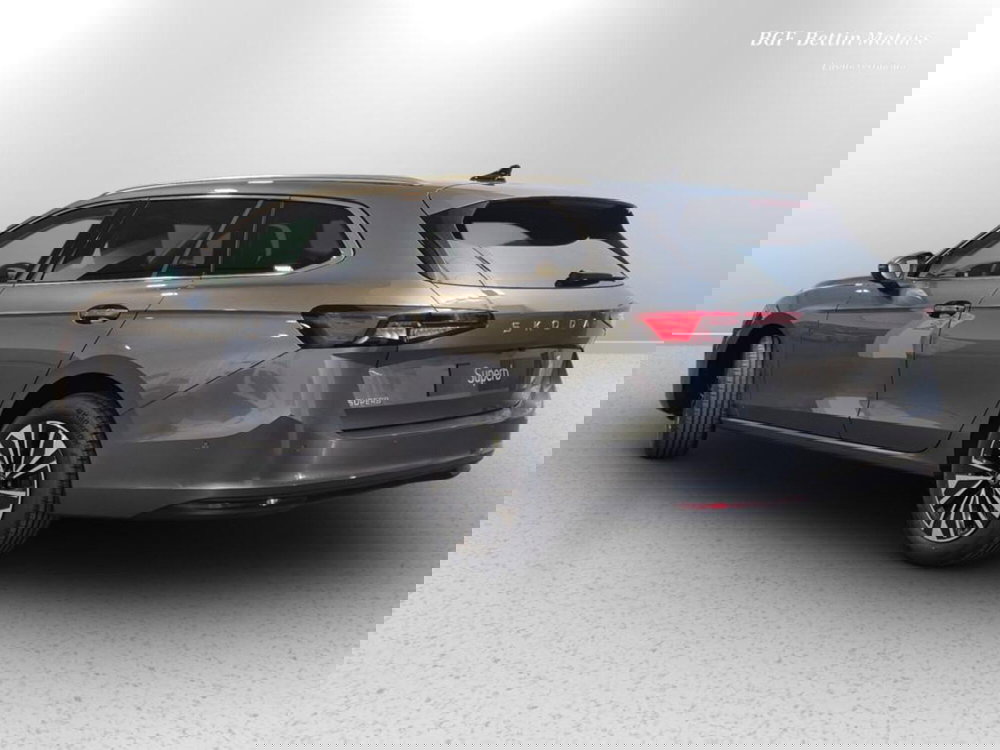 Skoda Superb nuova a Padova (3)