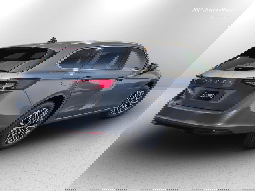 Skoda Superb nuova a Padova (4)