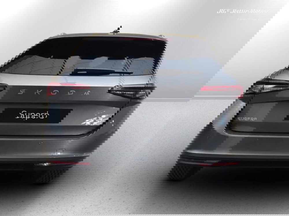 Skoda Superb nuova a Padova (8)