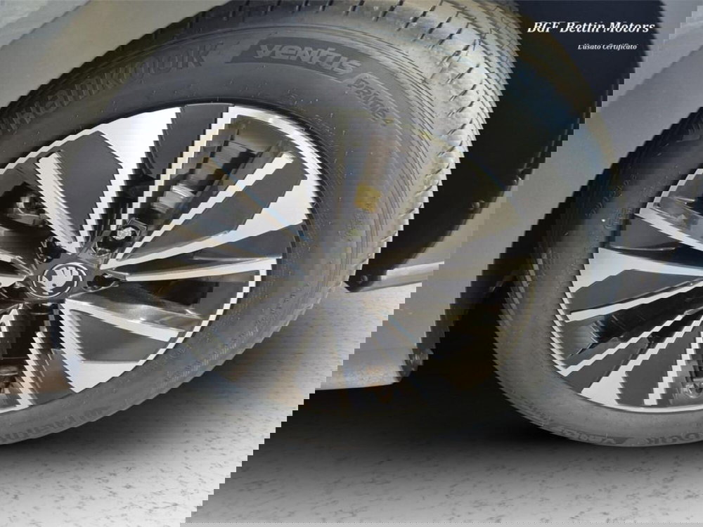 Skoda Superb nuova a Padova (9)