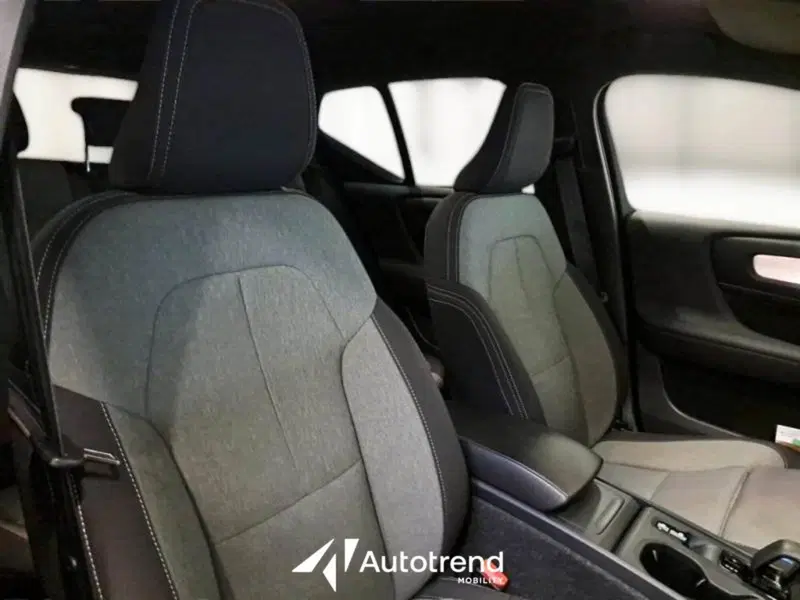 Volvo XC40 usata a Bari (7)