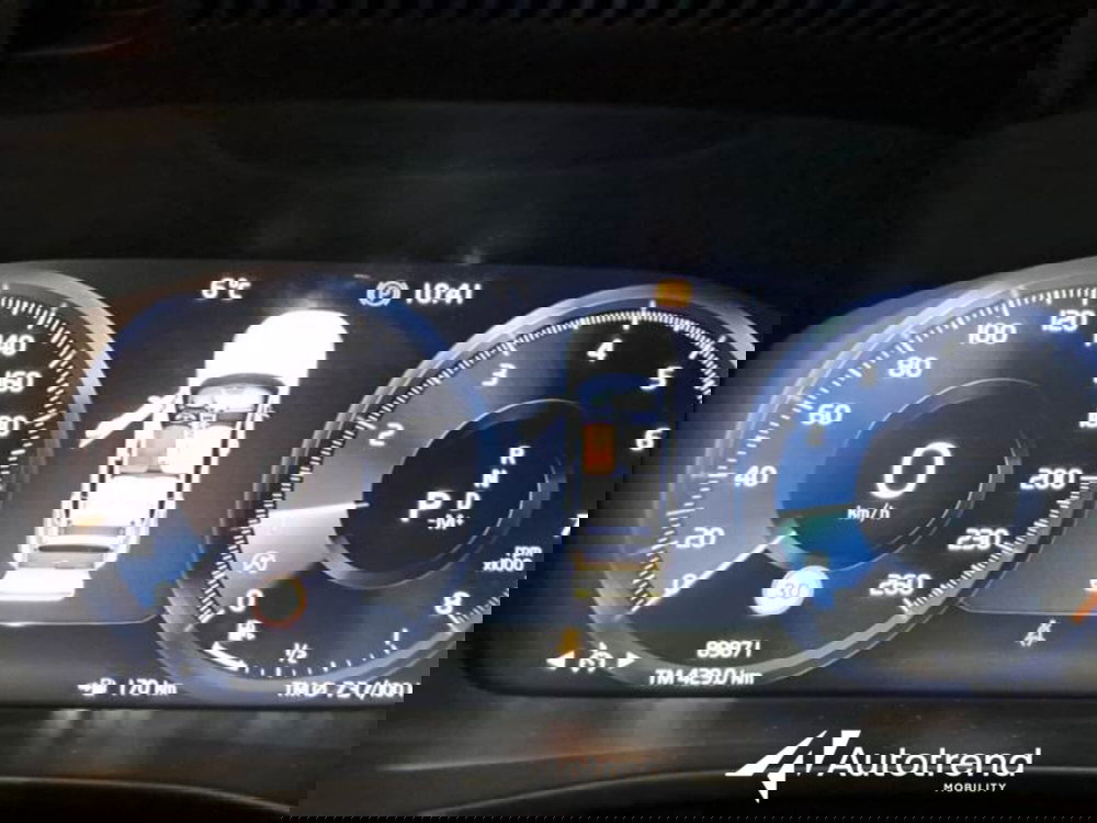 Volvo XC40 usata a Bari (9)