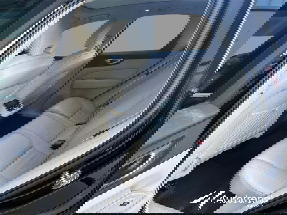 Volvo XC60 usata a Bari (13)