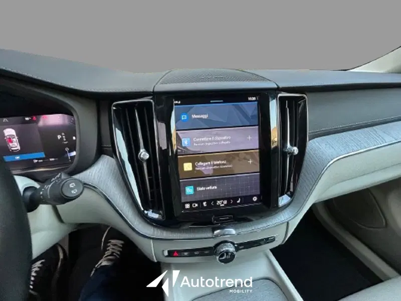 Volvo XC60 usata a Bari (15)