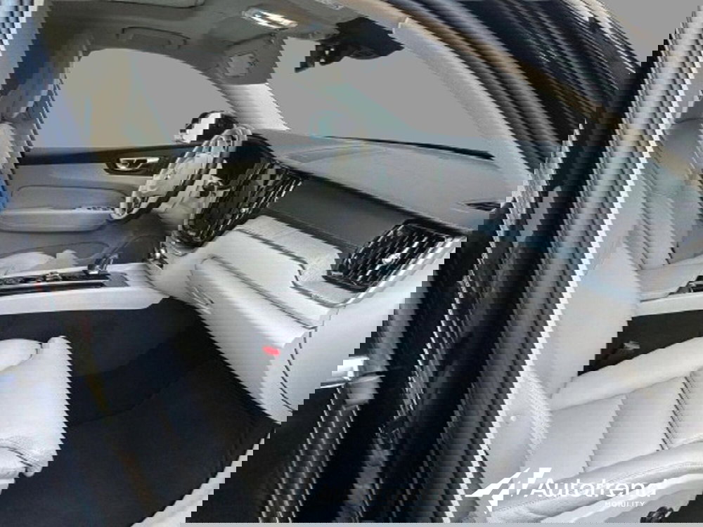 Volvo XC60 usata a Bari (16)