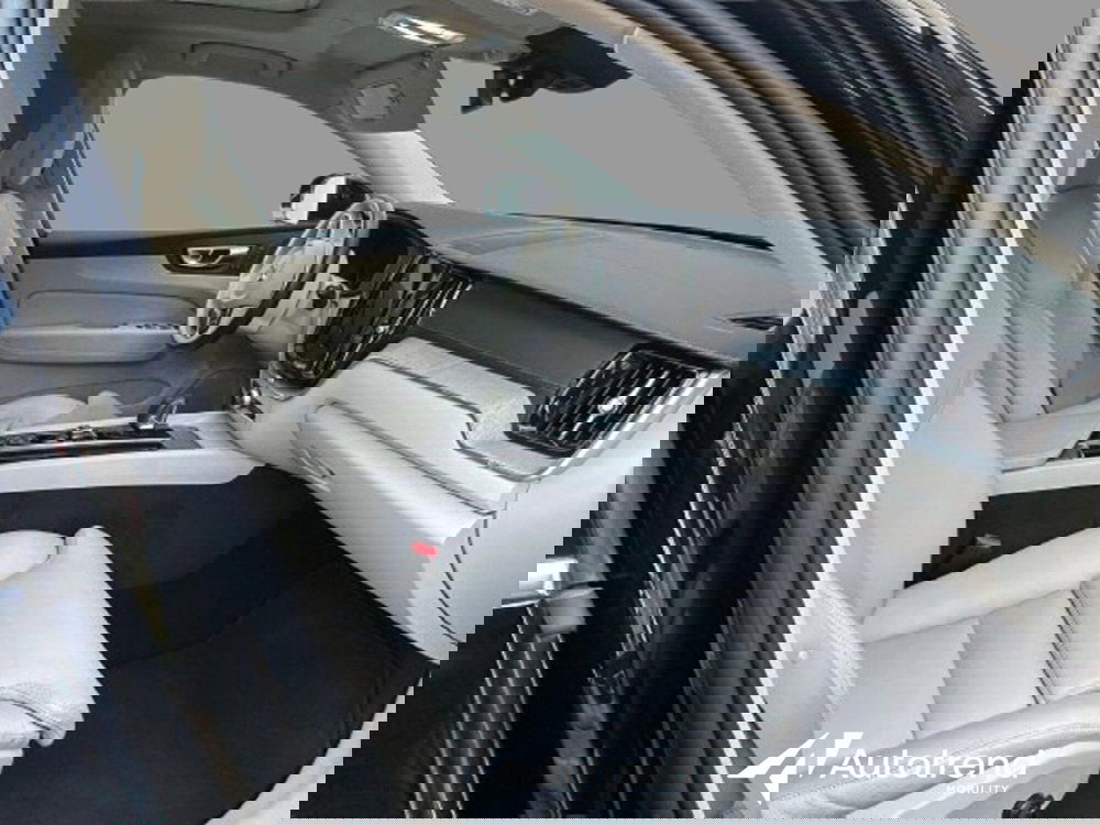 Volvo XC60 usata a Bari (6)