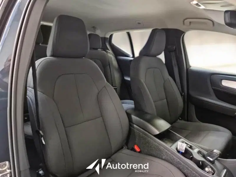 Volvo XC40 usata a Bari (7)