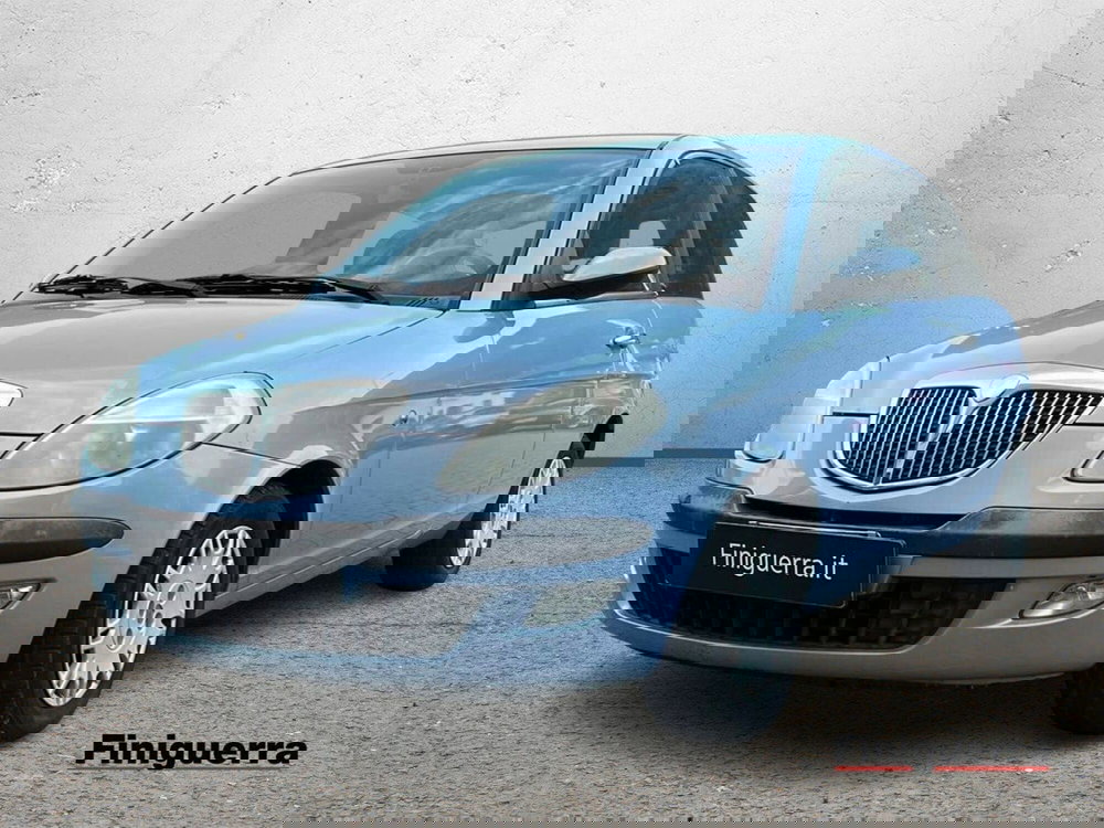 Lancia Ypsilon usata a Sondrio