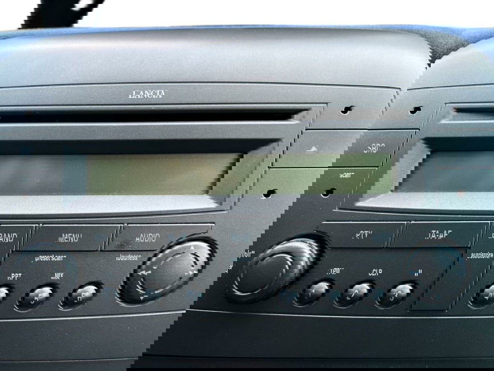 Lancia Ypsilon usata a Sondrio (12)