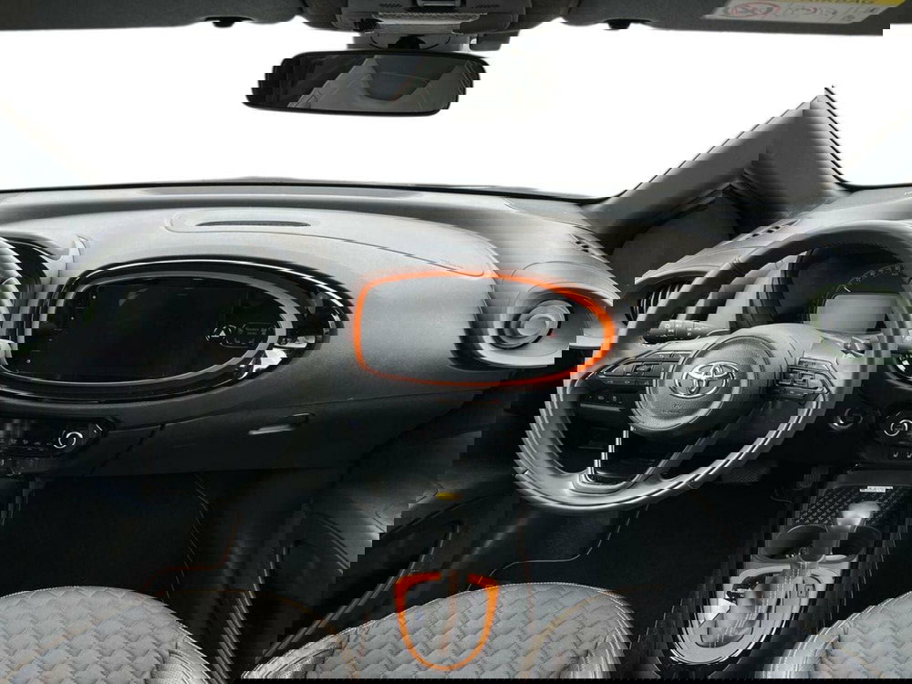 Toyota Aygo X usata a Sondrio (8)