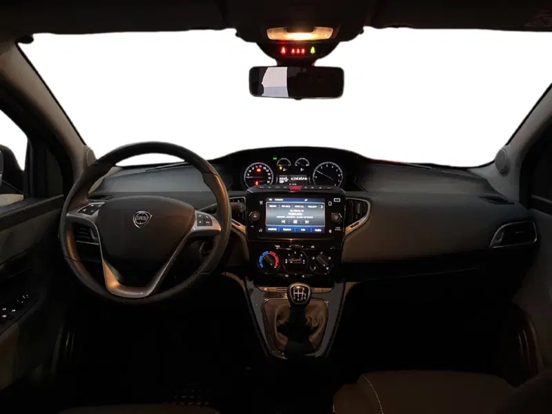 Lancia Ypsilon usata a Torino (11)