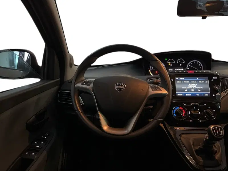 Lancia Ypsilon usata a Torino (12)