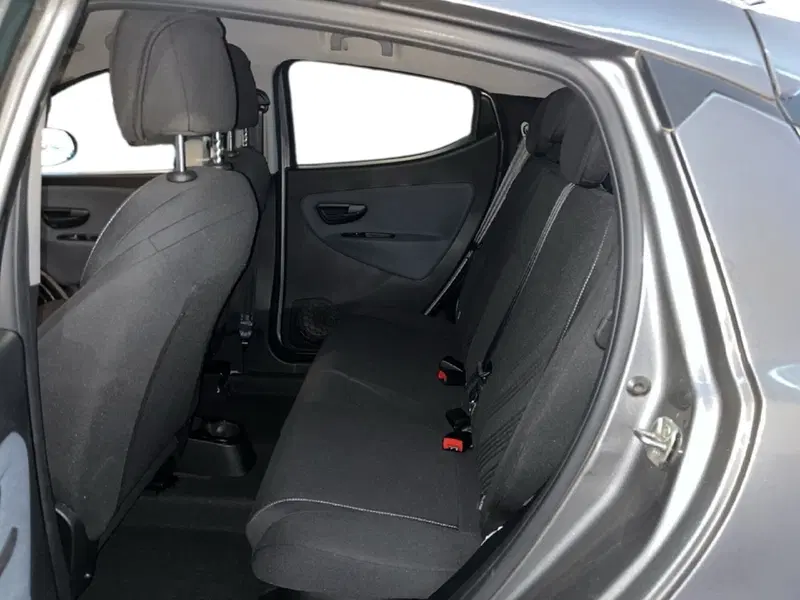 Lancia Ypsilon usata a Torino (9)