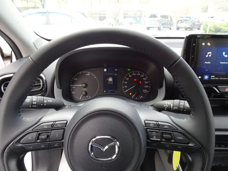 Mazda Mazda2 Hybrid nuova a Belluno (13)