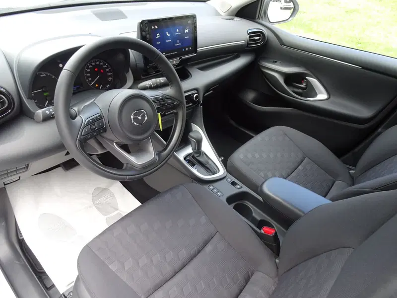 Mazda Mazda2 Hybrid nuova a Belluno (8)