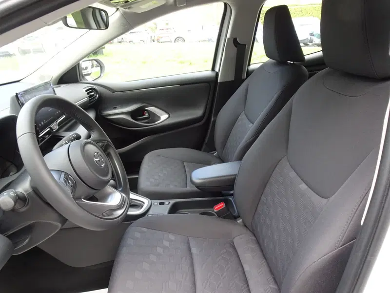 Mazda Mazda2 Hybrid nuova a Belluno (9)