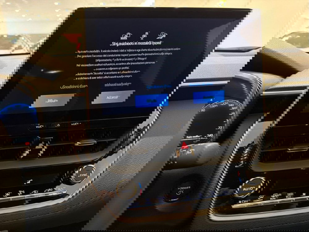 Toyota Corolla Cross Hybrid nuova a Catania (10)