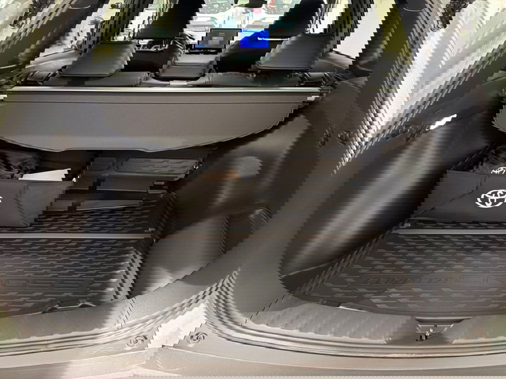 Toyota Corolla Cross Hybrid nuova a Catania (6)