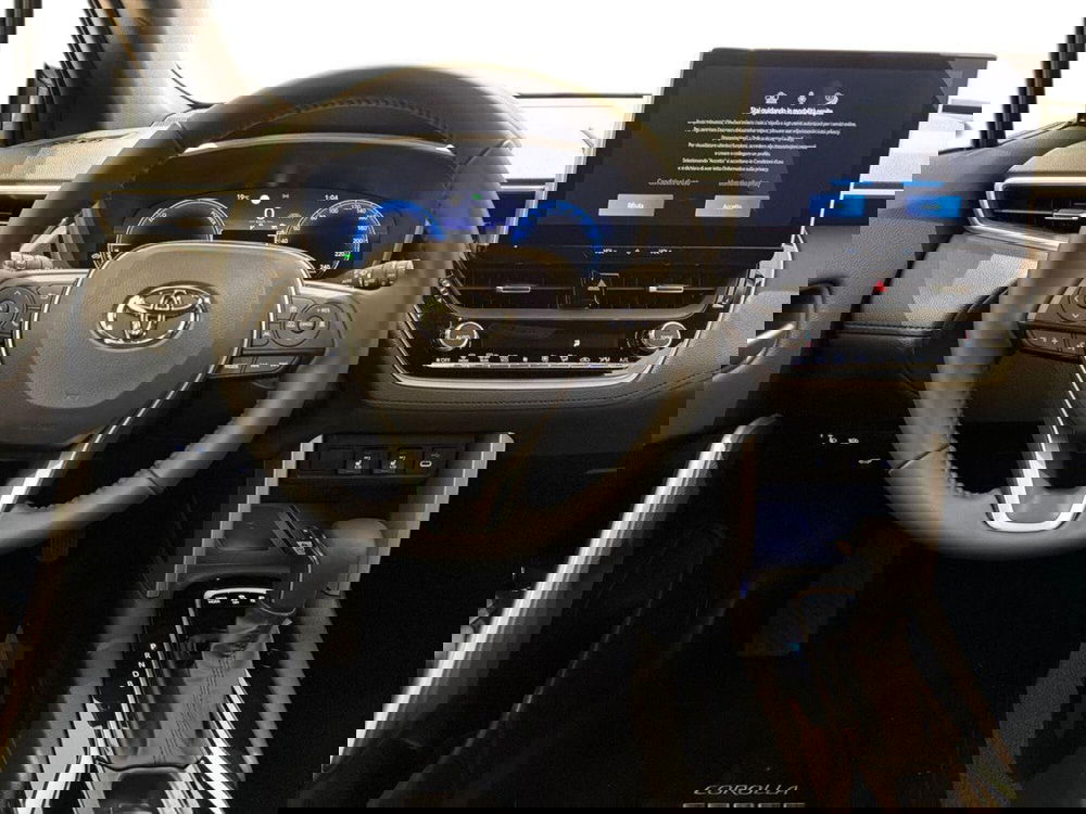 Toyota Corolla Cross Hybrid nuova a Catania (8)