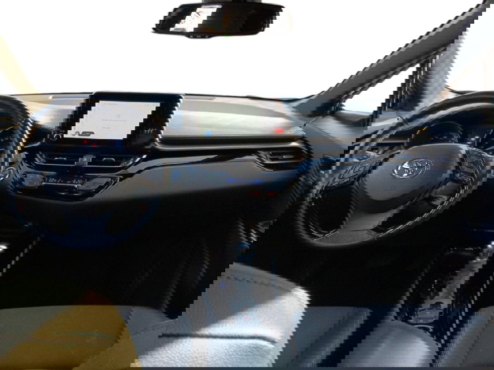 Toyota Toyota C-HR usata a Milano (9)