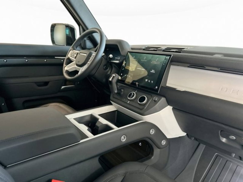 Land Rover Defender nuova a Modena (10)