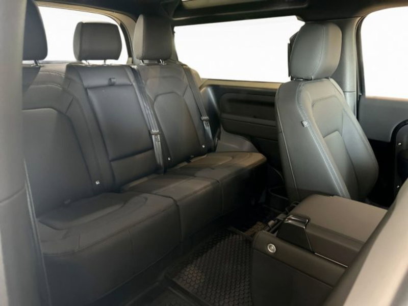 Land Rover Defender nuova a Modena (13)