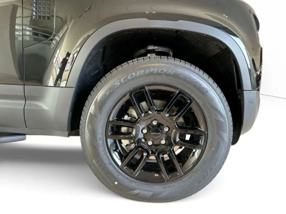 Land Rover Defender nuova a Modena (9)