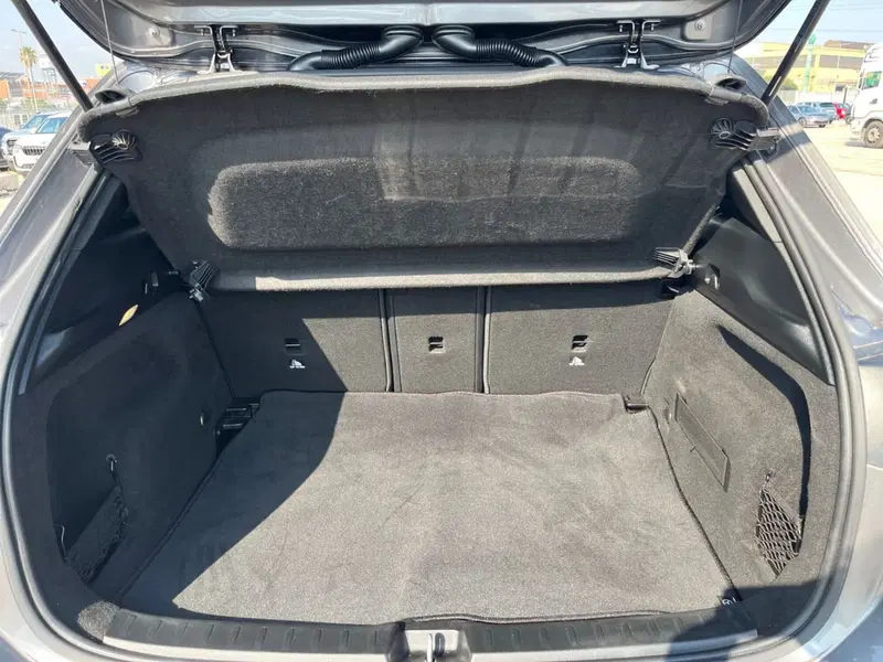 Mercedes-Benz GLA SUV usata a Matera (8)