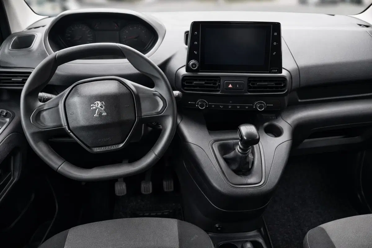 Peugeot Rifter usata a Rimini (9)