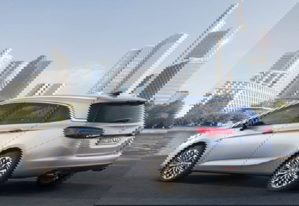 Opel Astra Station Wagon usata a Palermo (13)