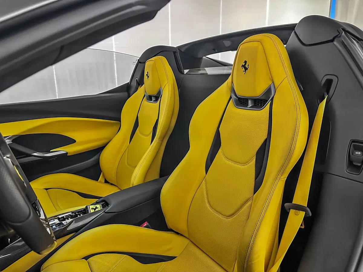 Ferrari 296 Spider usata a Milano (11)