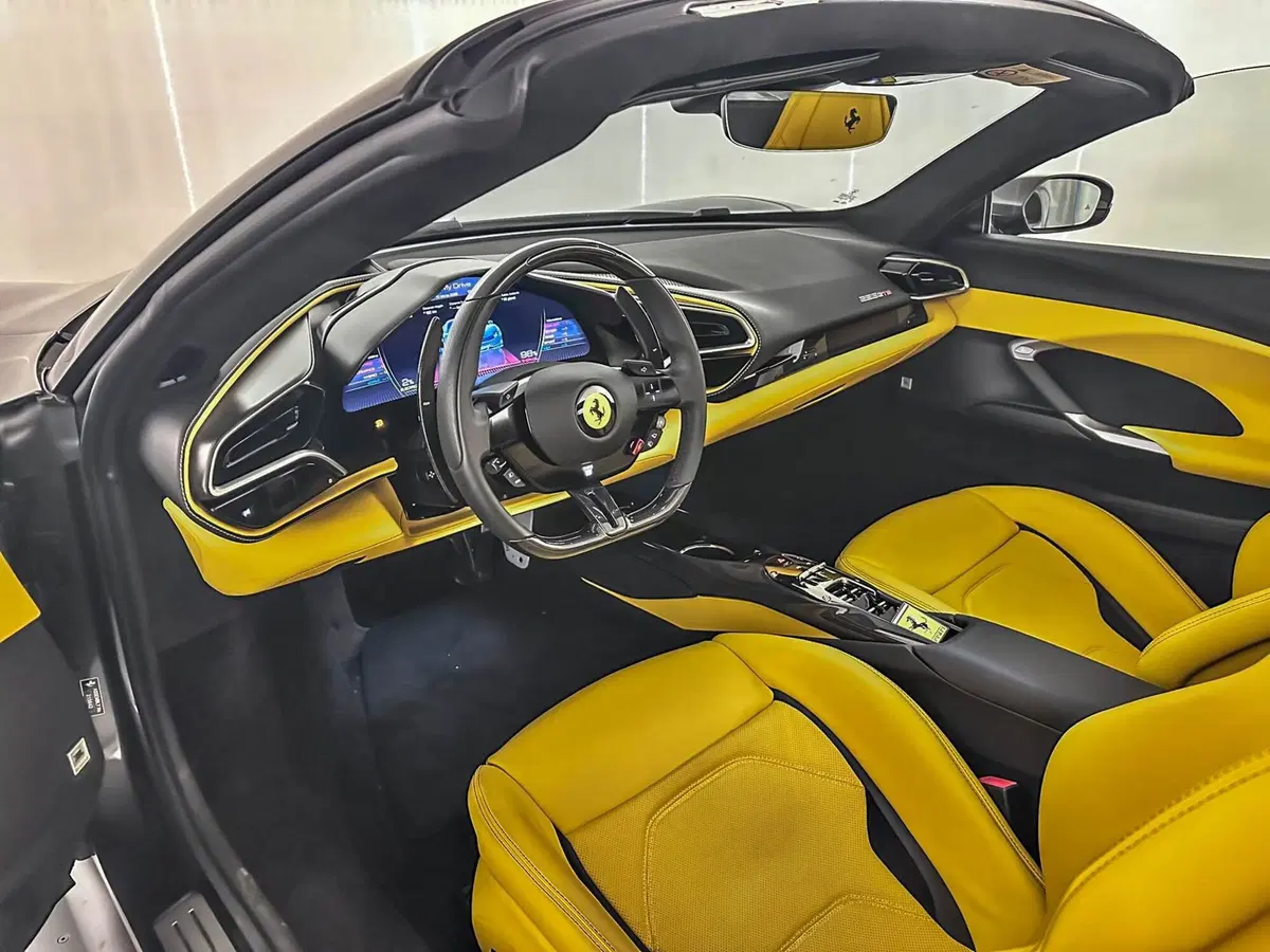 Ferrari 296 Spider usata a Milano (12)