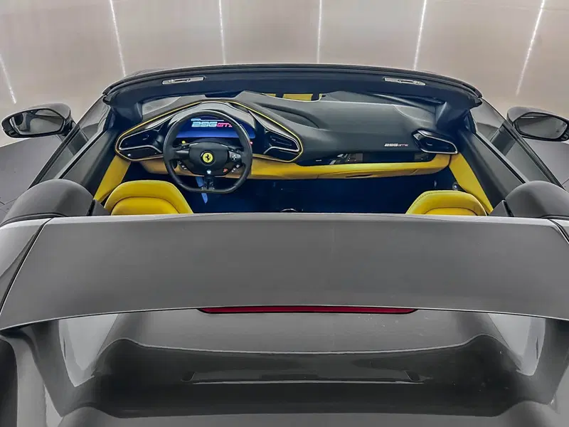 Ferrari 296 Spider usata a Milano (14)
