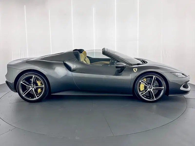 Ferrari 296 Spider usata a Milano (5)