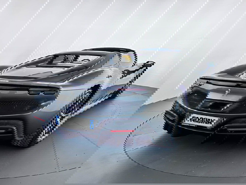 Ferrari 296 Spider usata a Milano (9)