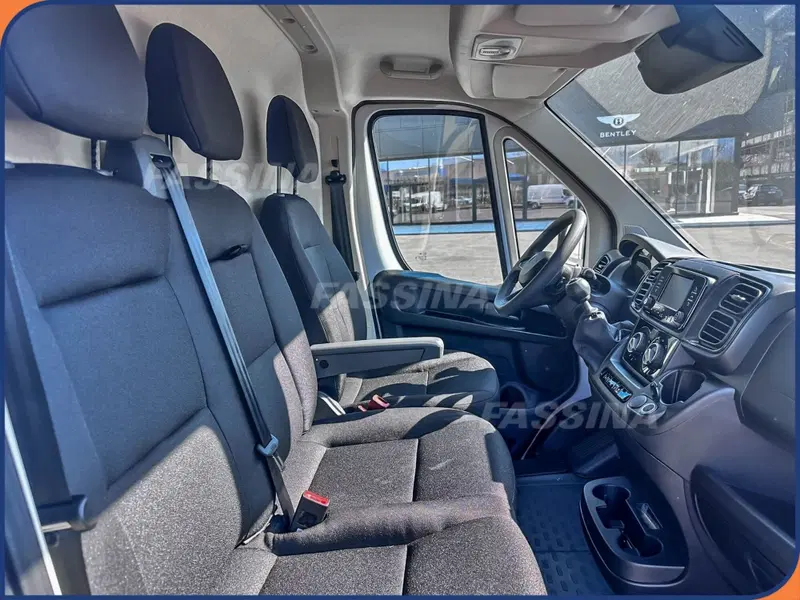 Peugeot Boxer nuova a Milano (11)