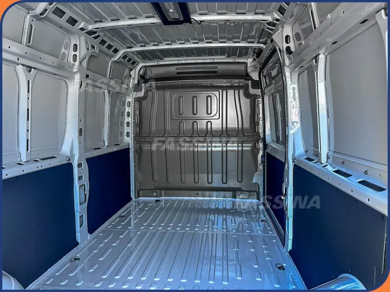 Peugeot Boxer nuova a Milano (8)
