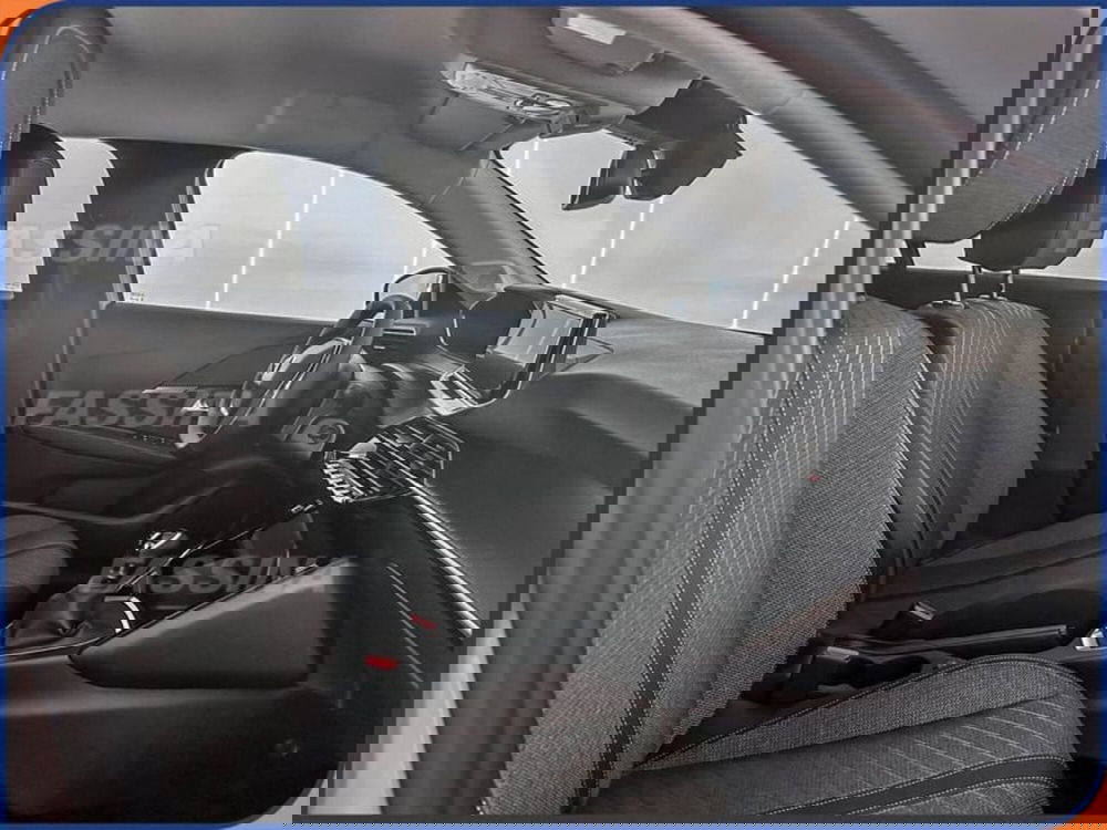 Peugeot 208 nuova a Milano (13)