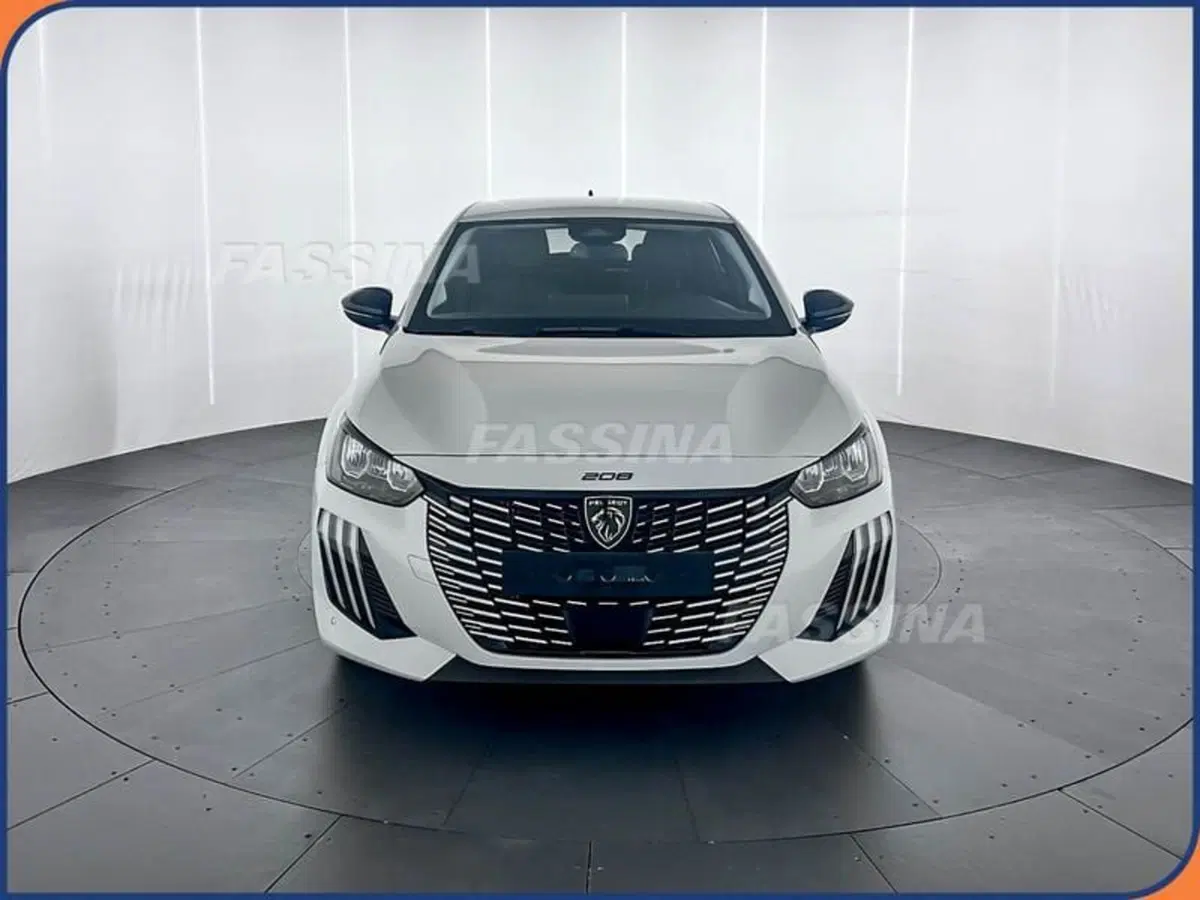 Peugeot 208 nuova a Milano (2)