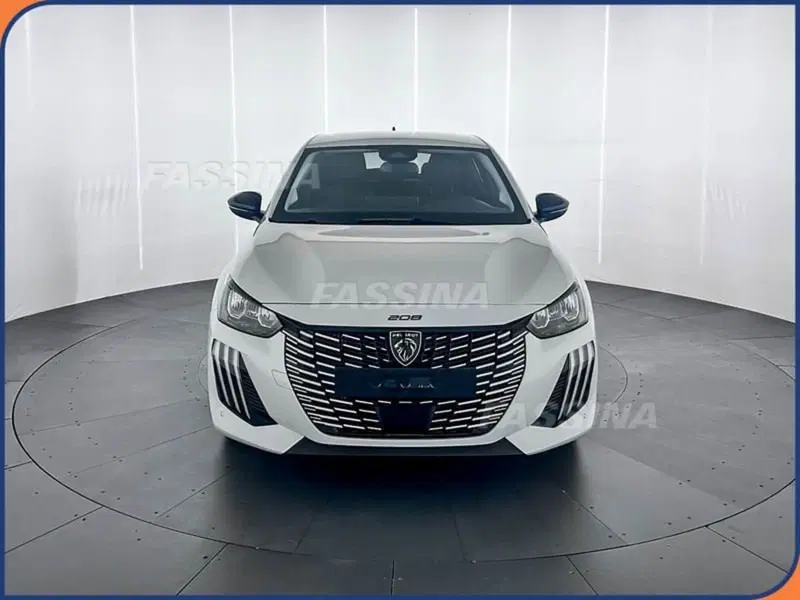 Peugeot 208 nuova a Milano (2)