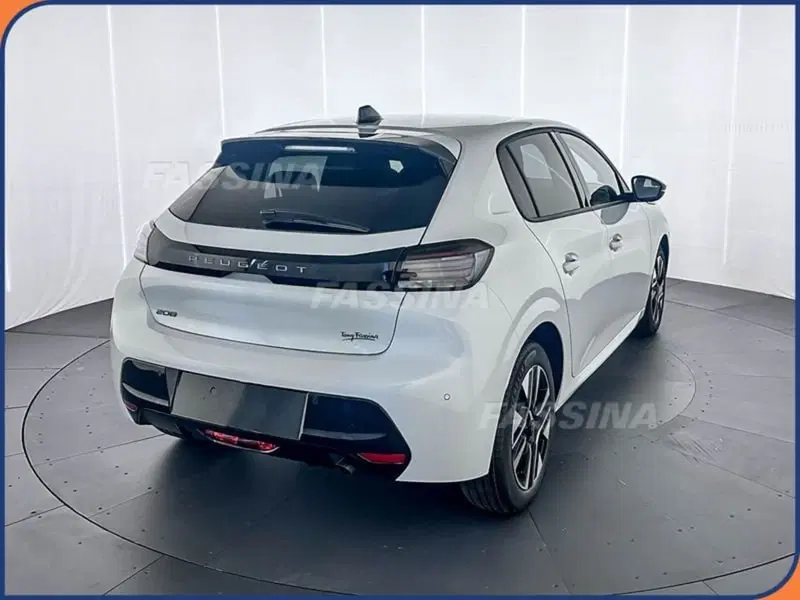 Peugeot 208 nuova a Milano (6)