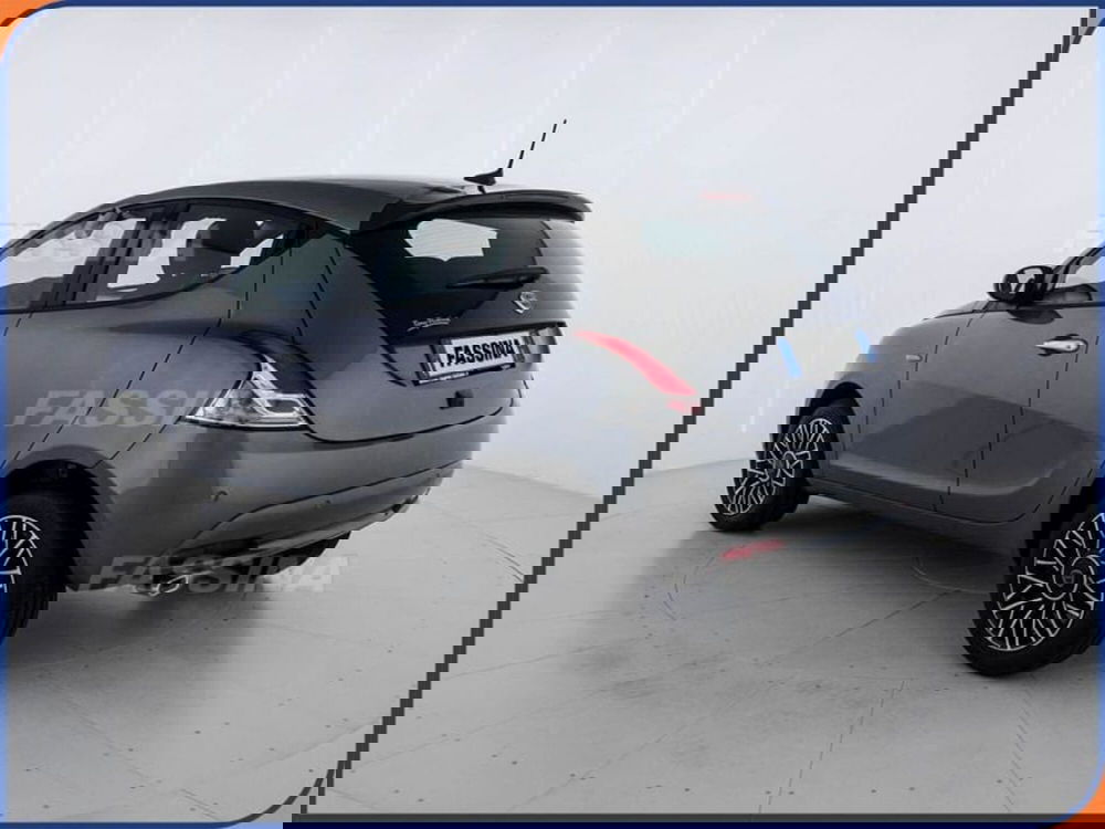 Lancia Ypsilon usata a Milano (4)