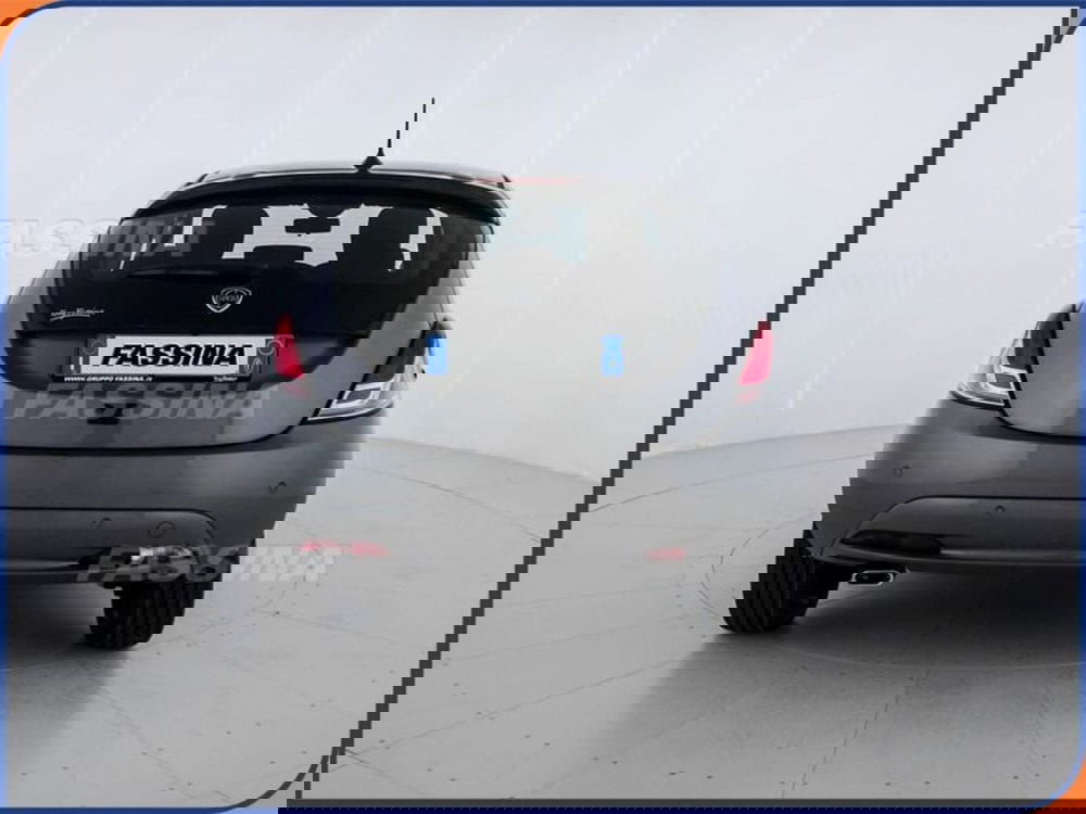 Lancia Ypsilon usata a Milano (5)