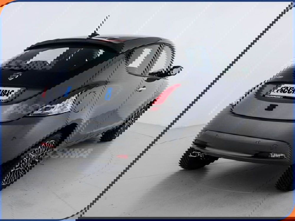 Lancia Ypsilon usata a Milano (6)