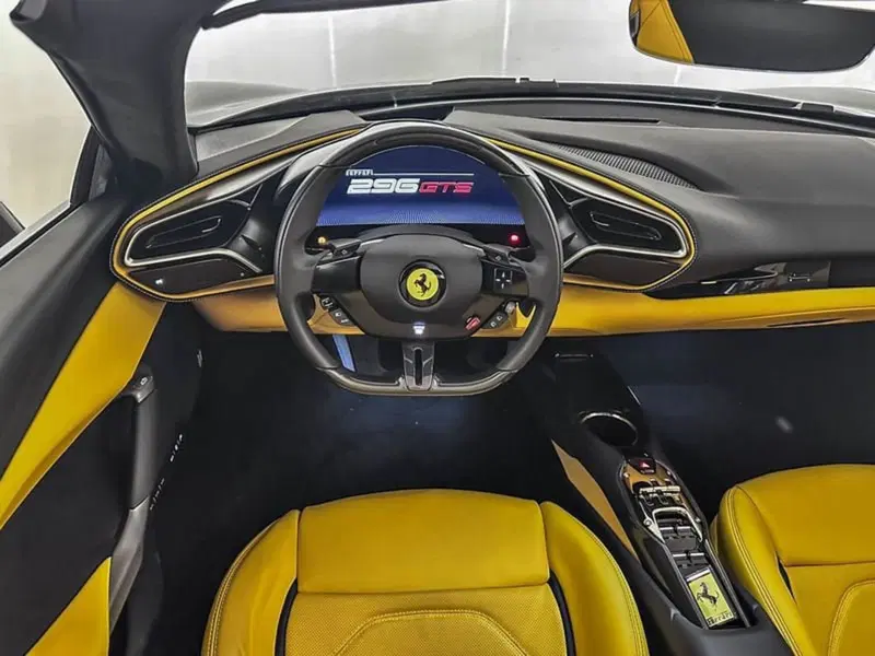 Ferrari 296 Spider usata a Milano (13)